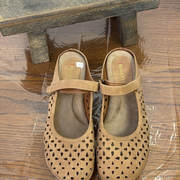 Rialto Vienna clogs. Size 8.5. EUC. - Picture 3 of 6